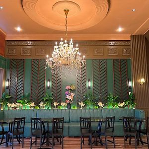 Clark Cu Hotel
